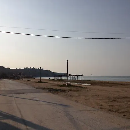 Zukhra Beach * Peraía